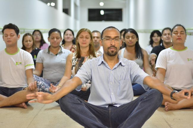 020711 - Momento Yoga com Professor Rodrigo e Alunos